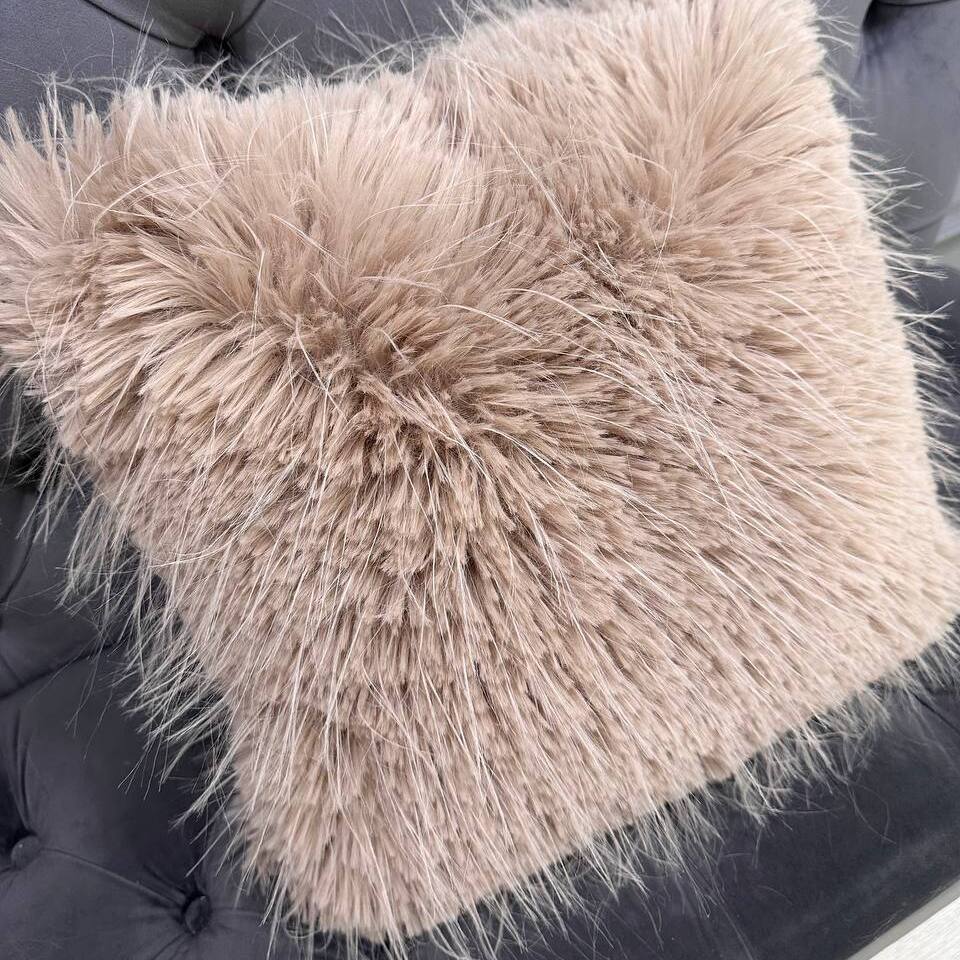 Декоративные подушки из искусственного меха Страус (Какао)