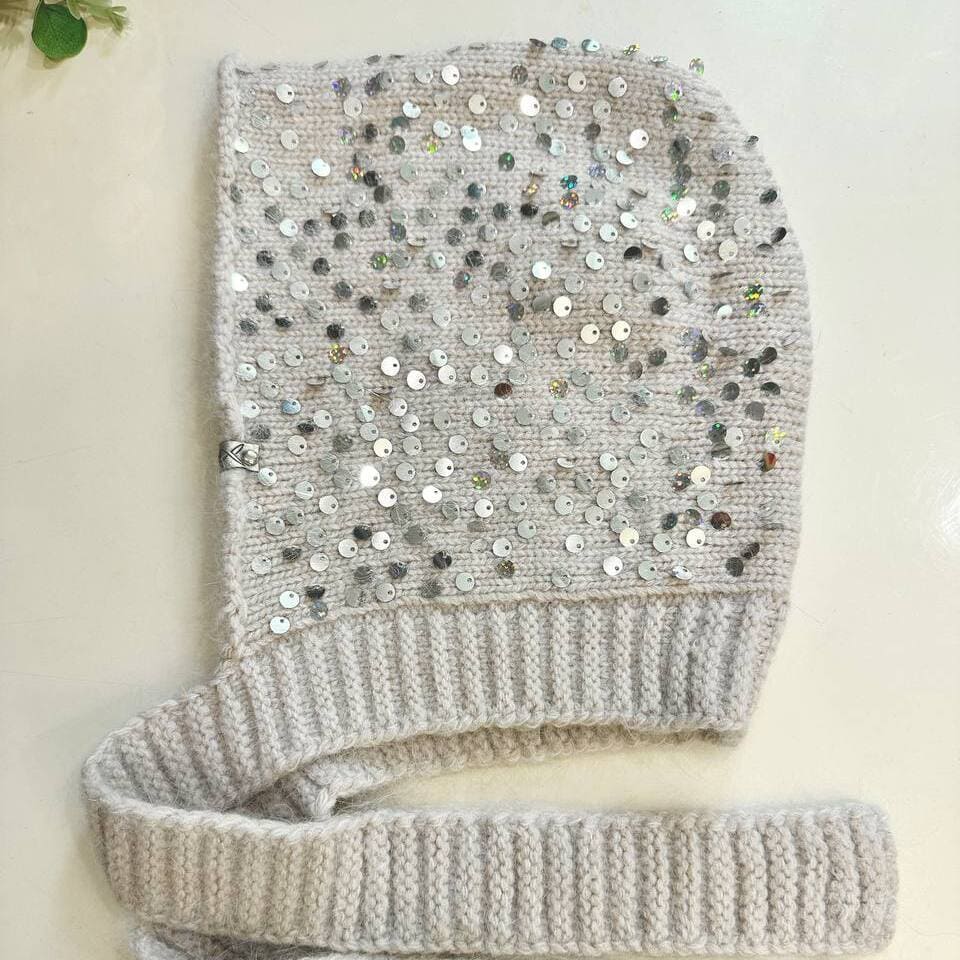 SALE Чепчики с королевскими пайетками (Молочный)