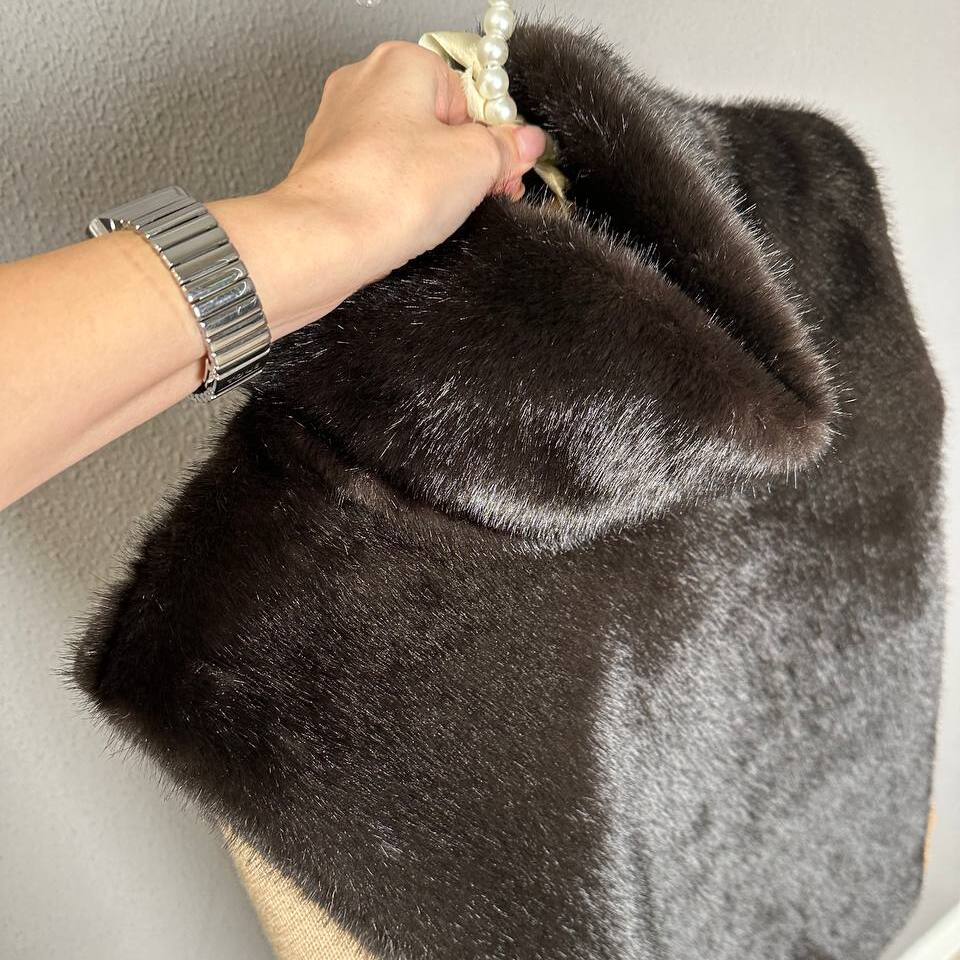 Меховая манишка женская (темный-шоколад)