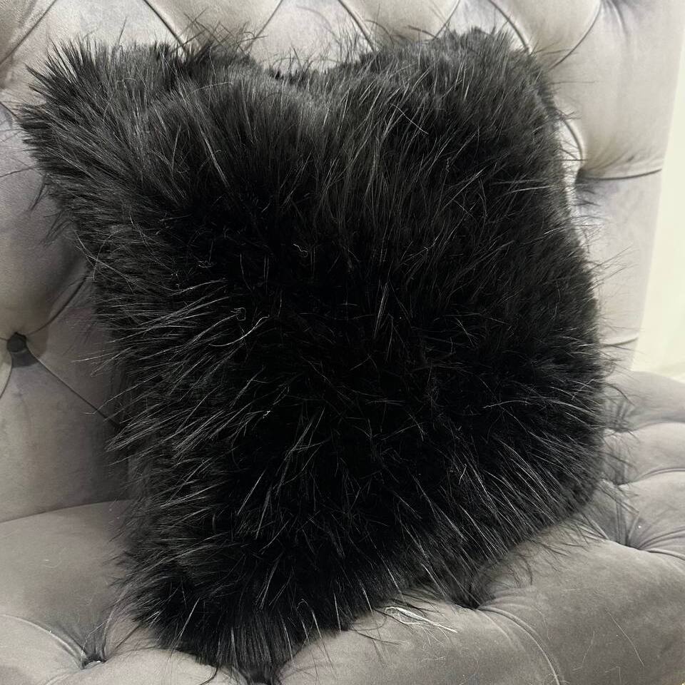 Декоративные подушки из искусственного меха Страус (Черный)