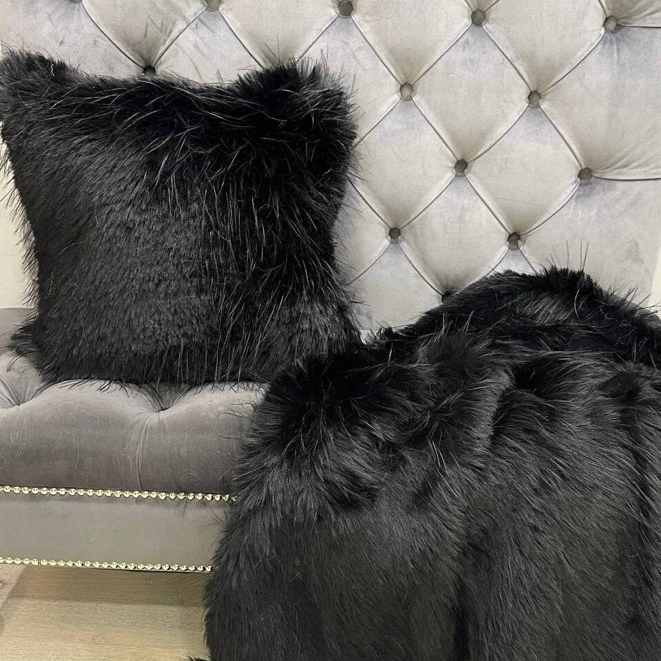 Декоративные подушки из искусственного меха Страус (Черный)