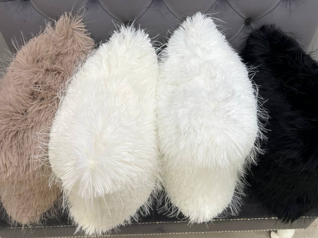 Декоративные подушки из искусственного меха